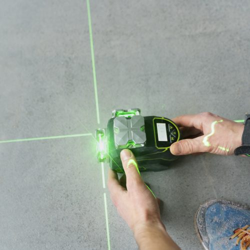 Como usar o nível a laser para instalar quadros e prateleiras com precisão