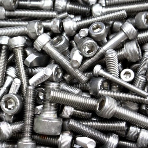 Parafusos que soltam com o tempo: como escolher o tipo certo para cada superfície