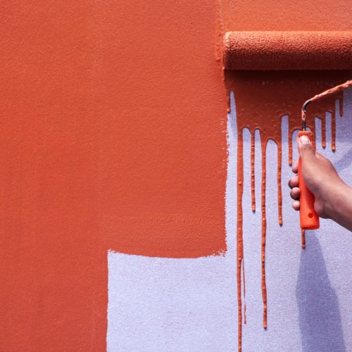 Por que sua tinta está descascando tão rápido? Causas e soluções