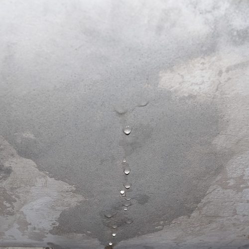 Como evitar infiltrações e bolhas na parede durante o verão